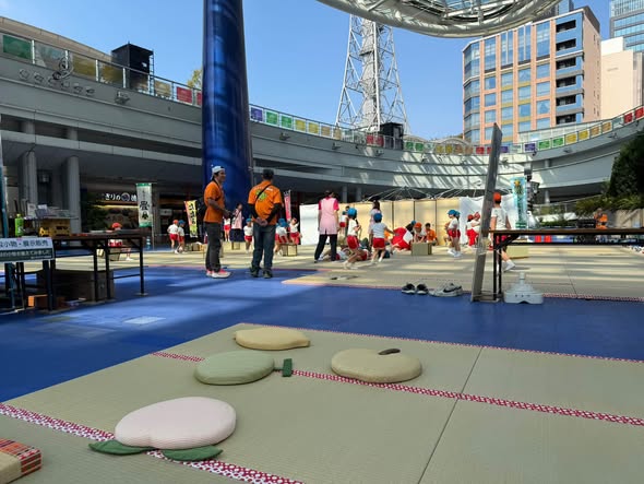 栄のオアシスで畳を200枚敷くイベントやってます。