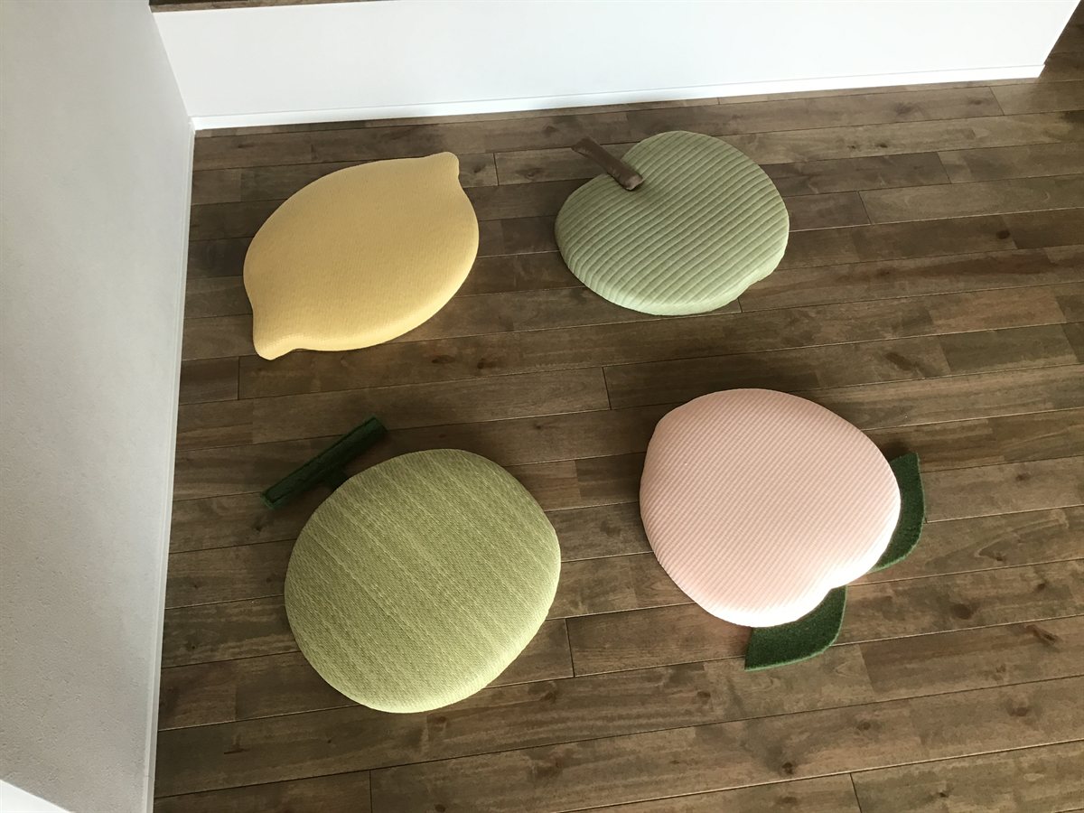 部屋の角に置いたたたみだもん4種